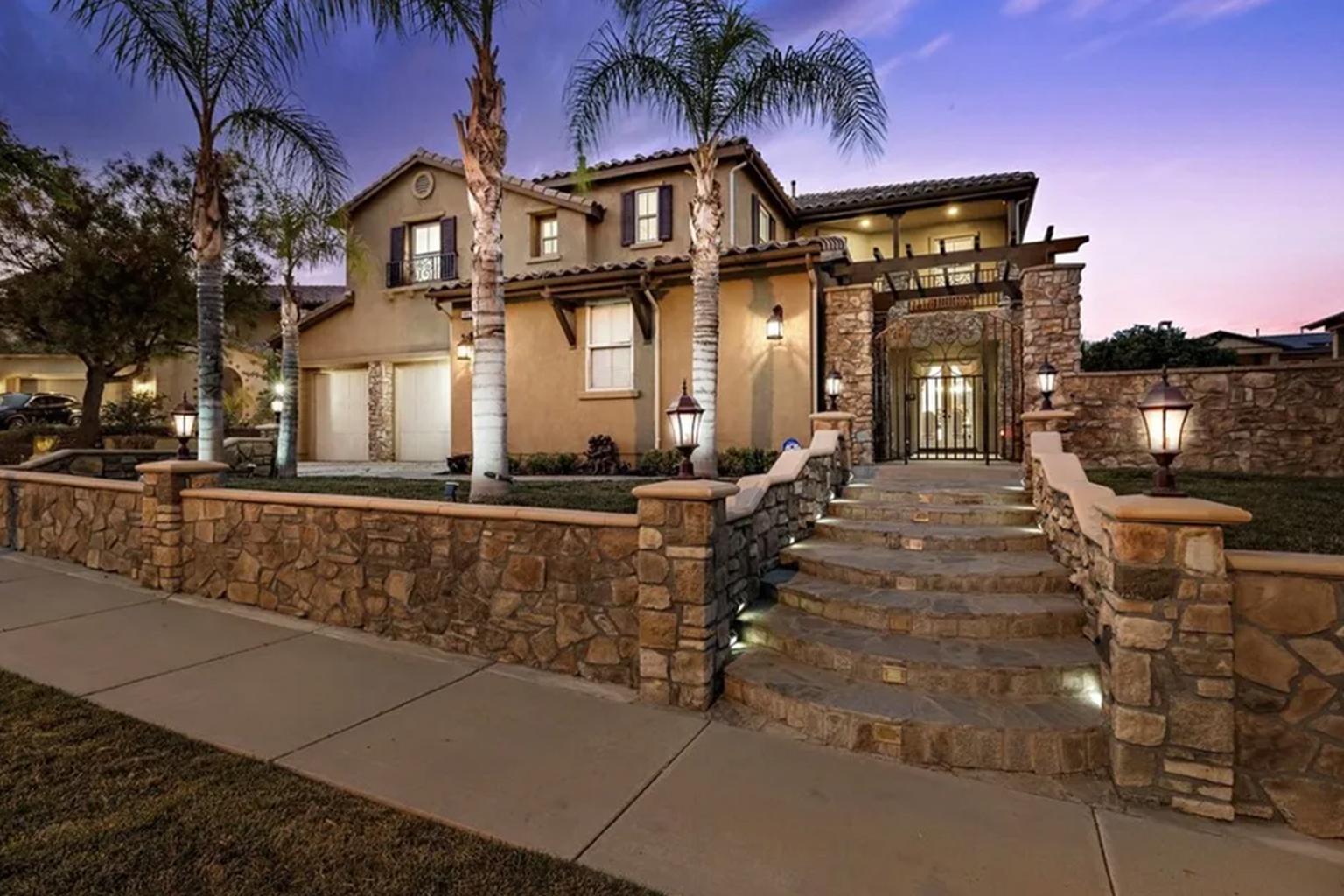Thinking about moving to Eastvale CA? Discover housing trends, lifestyle, schools, and real estate insights from the local experts at Curb Realty.