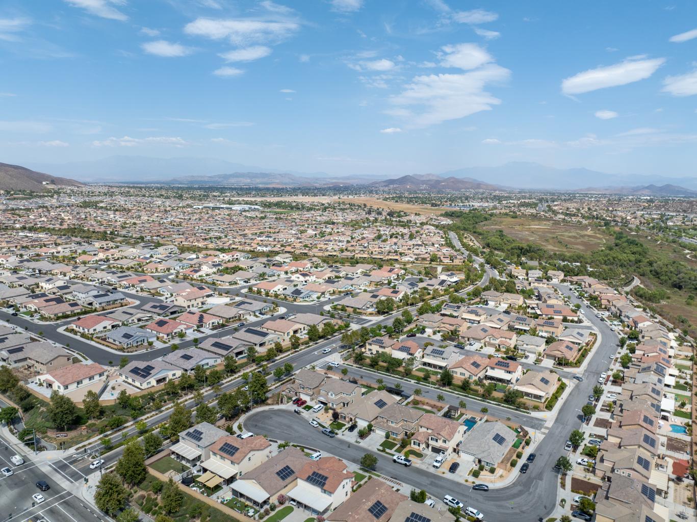Discover why the Ontario CA real estate market is growing fast. Learn about housing trends, new developments, and investment opportunities with Curb Realty.
